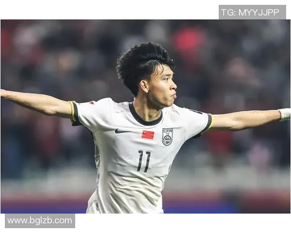 男足球明星的儿子崭露头角未来可期引发媒体热议与关注